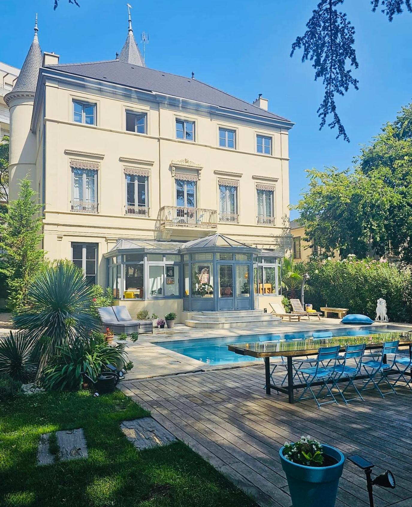 Chateau Grandclement Lyon Villeurbanne Niveau Rdc - Tresor Cache En Ville Avec Vue Piscine Et Parc วีเลอร์บาน ภายนอก รูปภาพ