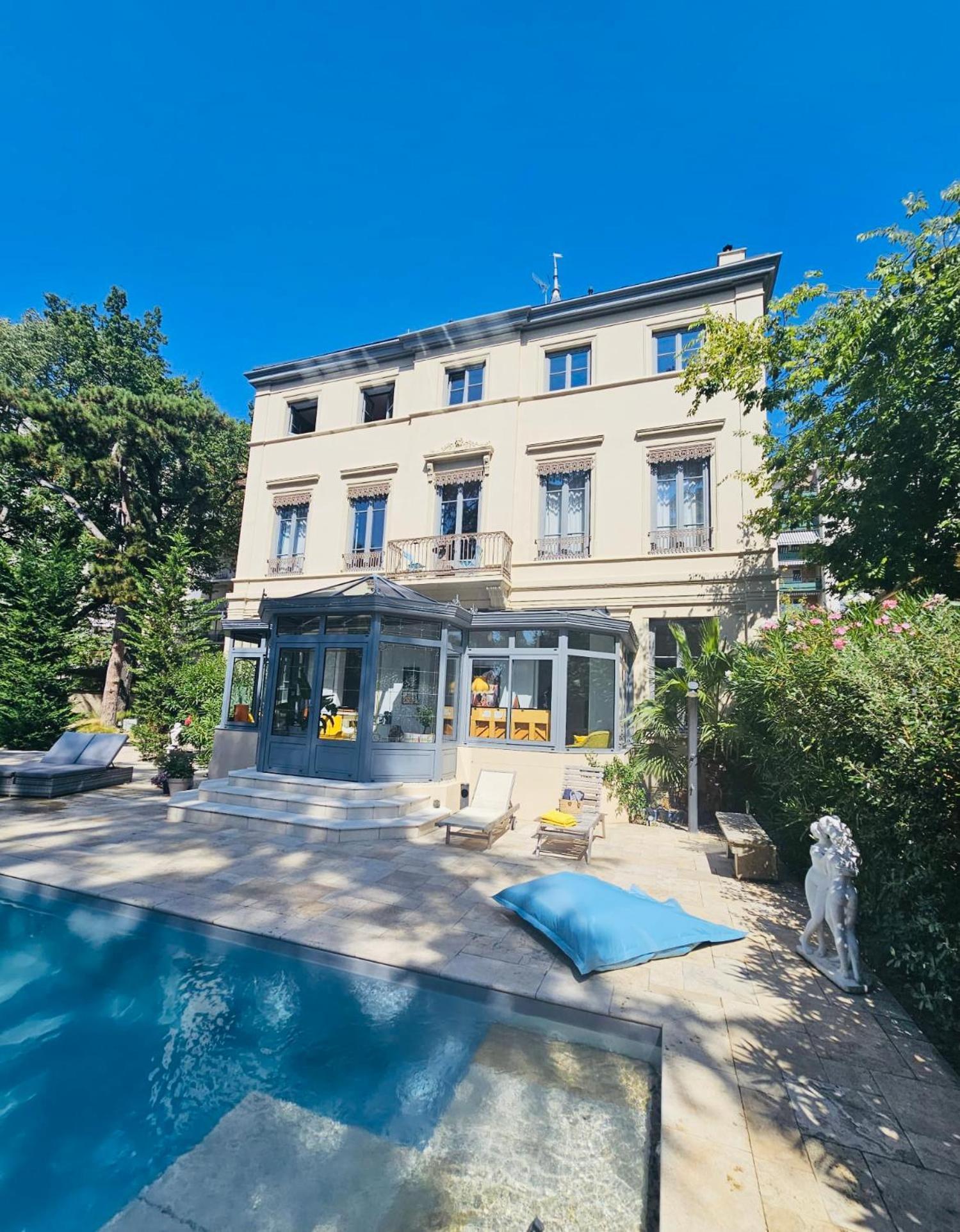 Chateau Grandclement Lyon Villeurbanne Niveau Rdc - Tresor Cache En Ville Avec Vue Piscine Et Parc วีเลอร์บาน ภายนอก รูปภาพ