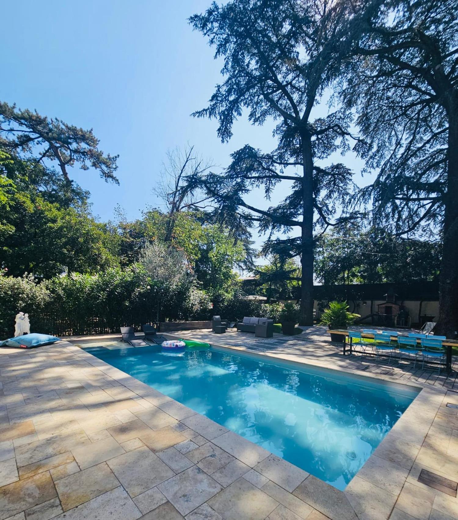 Chateau Grandclement Lyon Villeurbanne Niveau Rdc - Tresor Cache En Ville Avec Vue Piscine Et Parc วีเลอร์บาน ภายนอก รูปภาพ